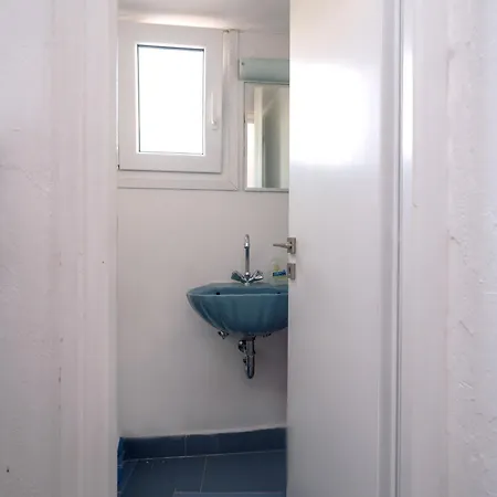 House In Castle Semesterbostad