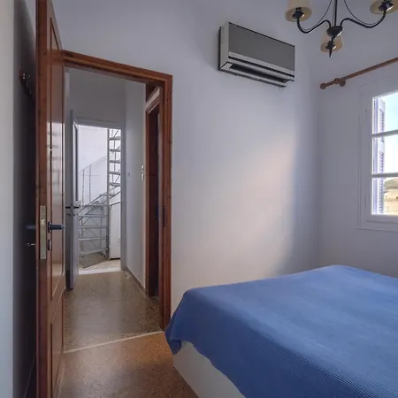 House In Castle Páros