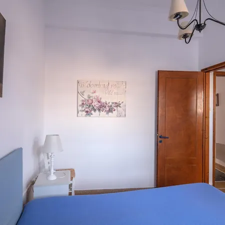 Semesterbostad House In Castle