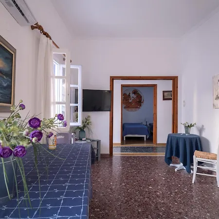 House In Castle Semesterbostad Páros